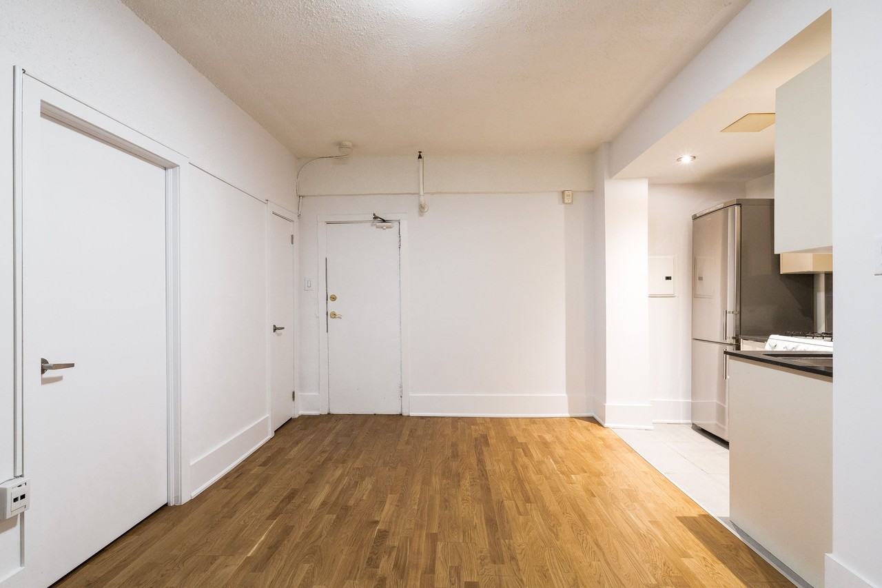 160 Huron Street - Photo 5 of 50