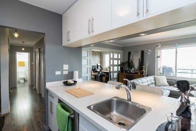 12C-300 Roslyn Road - Photo 4 of 20