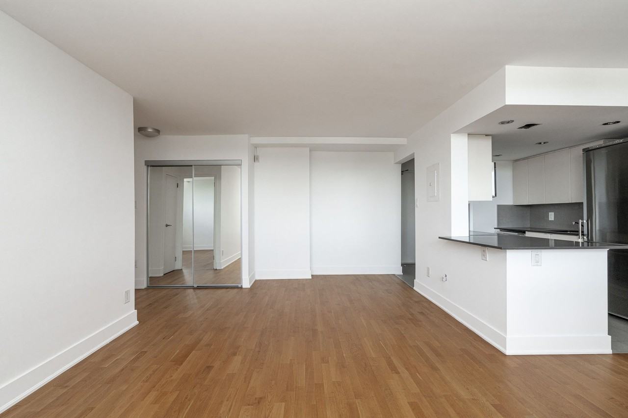 551 Eglinton Avenue East - Photo 2 of 12