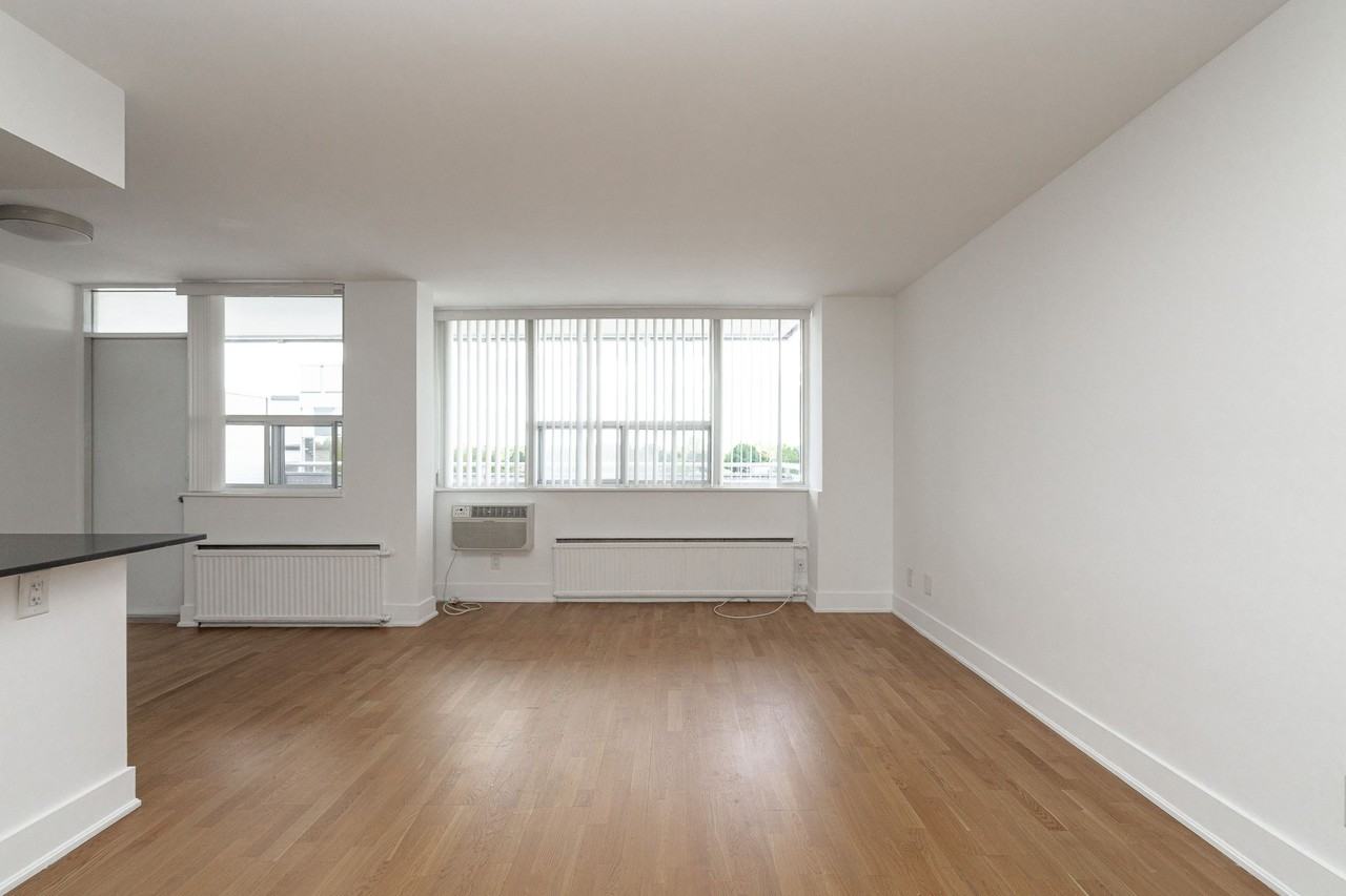 551 Eglinton Avenue East - Photo 4 of 12