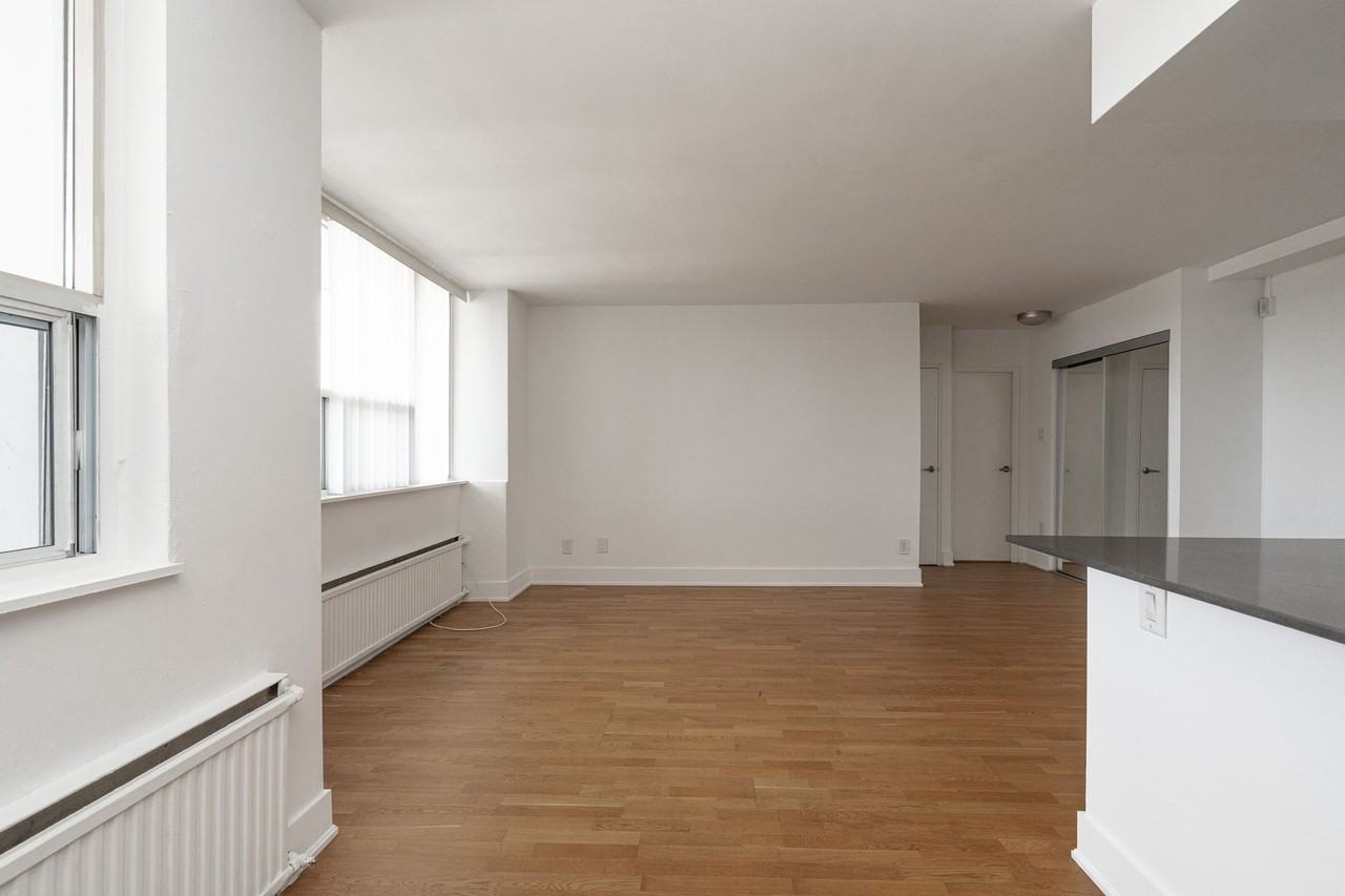 551 Eglinton Avenue East - Photo 5 of 12