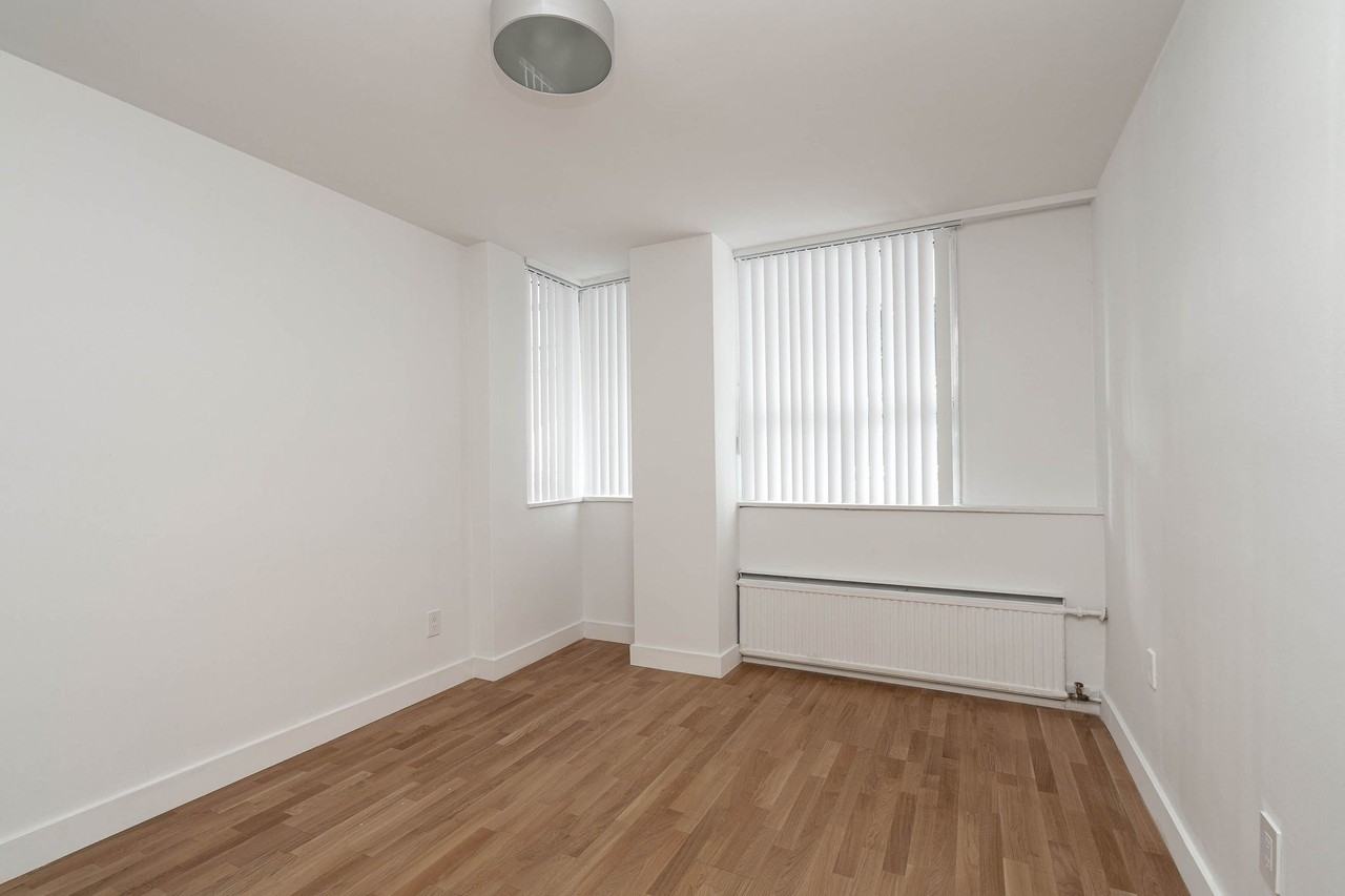 551 Eglinton Avenue East - Photo 7 of 12