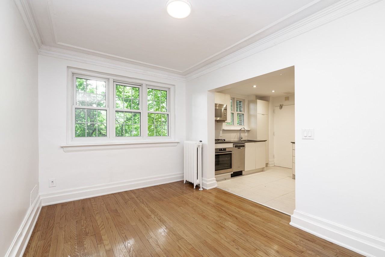 2875 Yonge Street - Photo 2 of 10