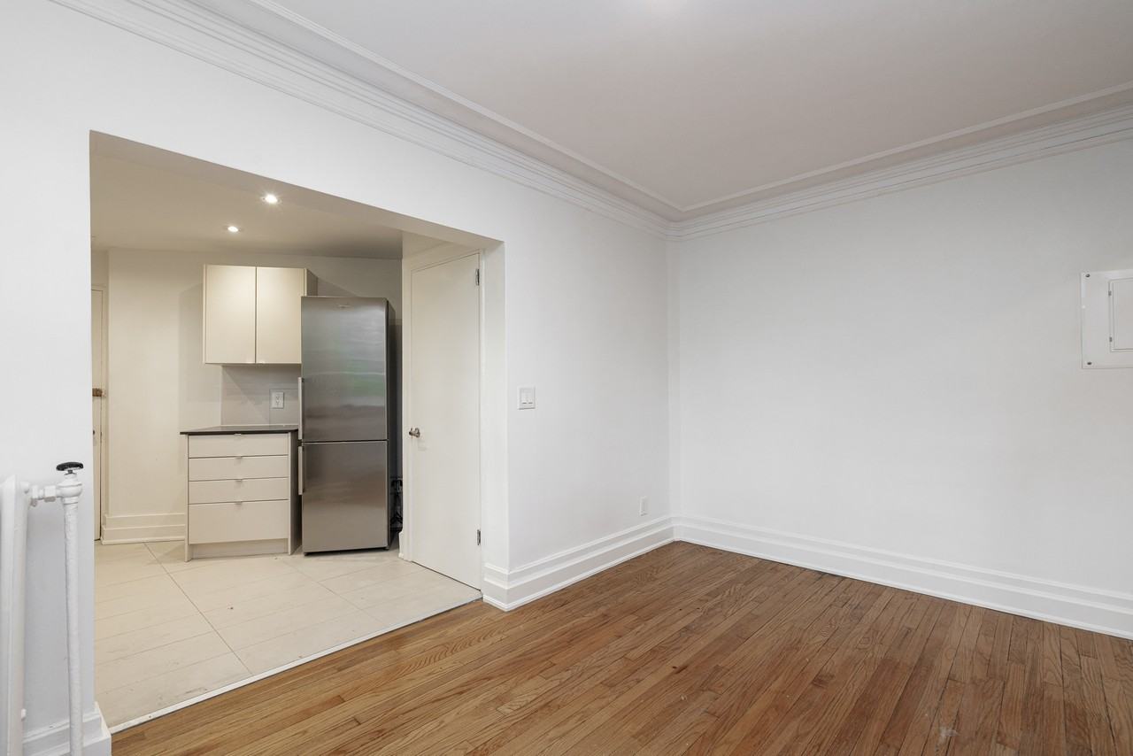 2875 Yonge Street - Photo 3 of 10