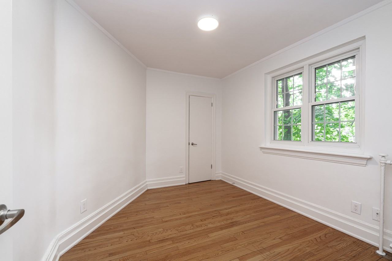 2875 Yonge Street - Photo 5 of 10