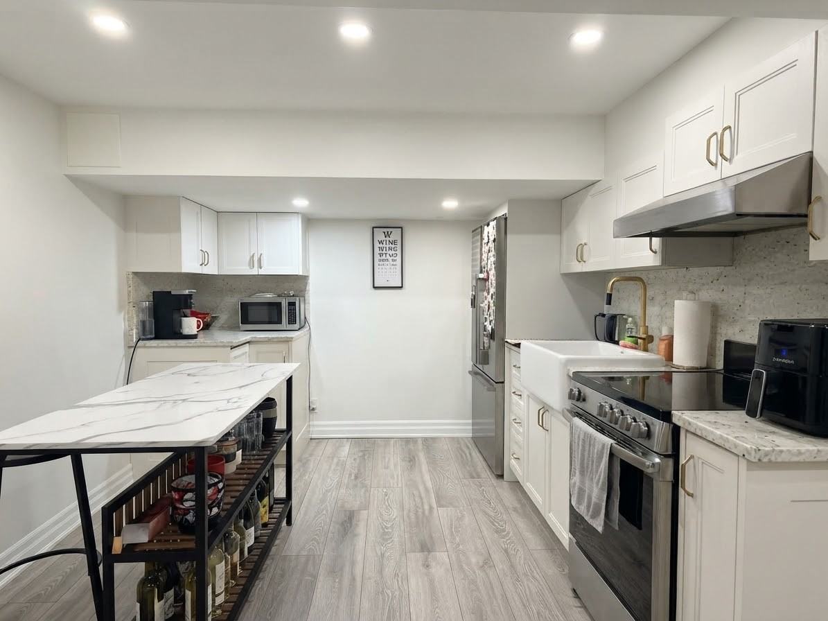 121 Sorauren Ave #4 - Photo 3 of 22