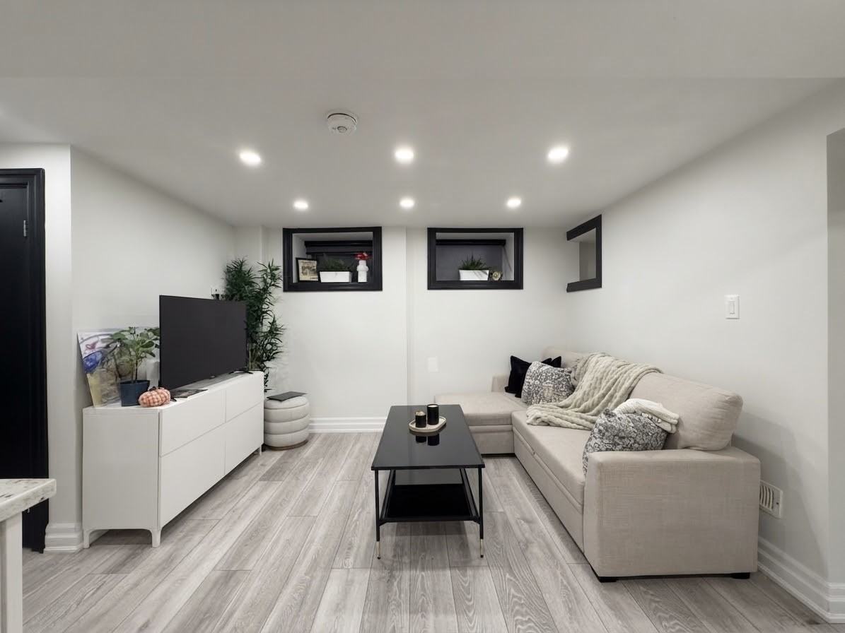 121 Sorauren Ave #4 - Photo 6 of 22