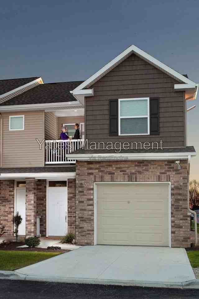 203 Colonial Dr - Photo 3 of 19