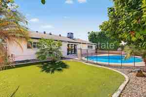 featured image of 8714 E Clarendon Ave