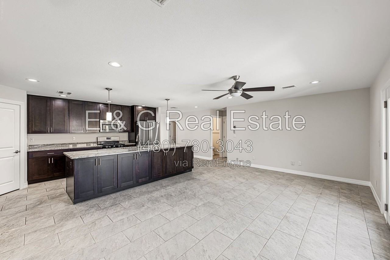 8714 E Clarendon Ave - Photo 3 of 35