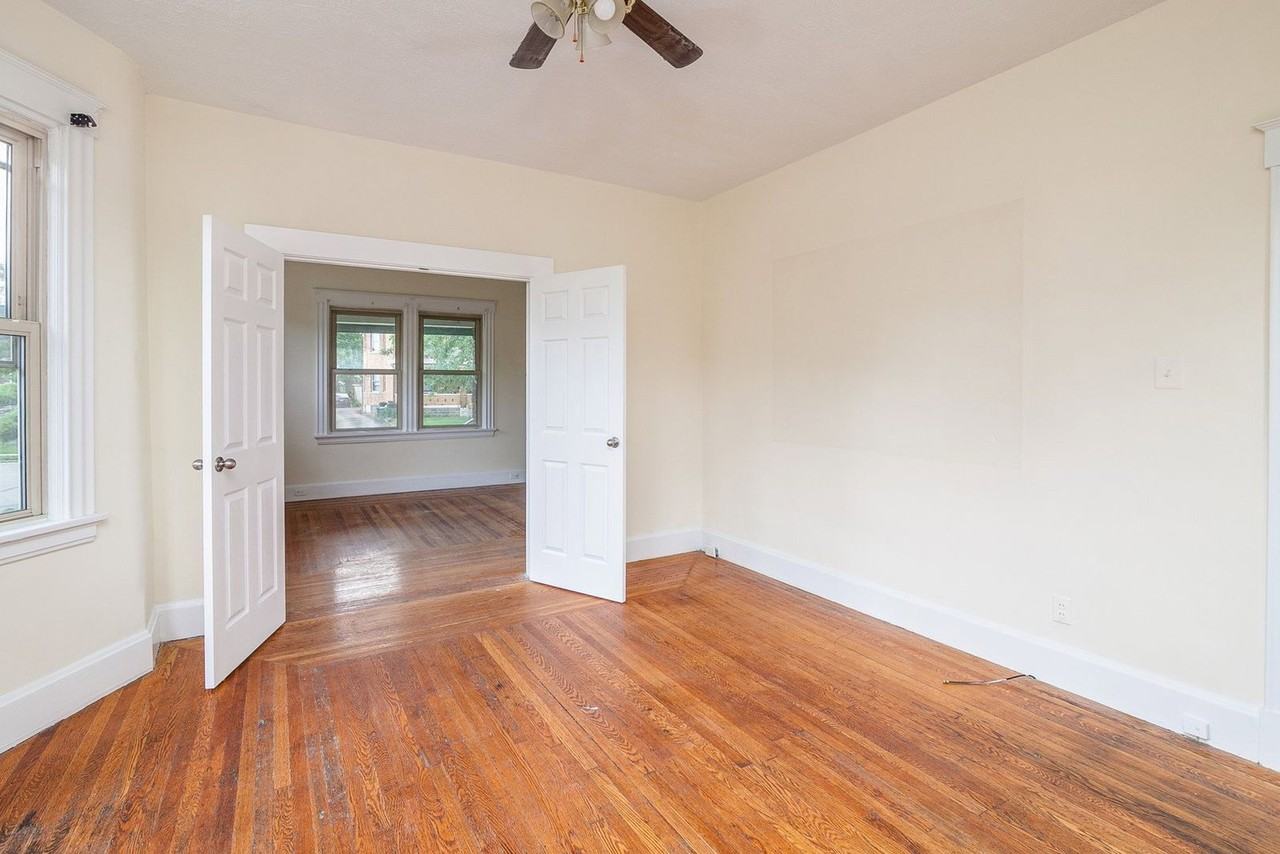 2322 Fairview Ave - Photo 5 of 21