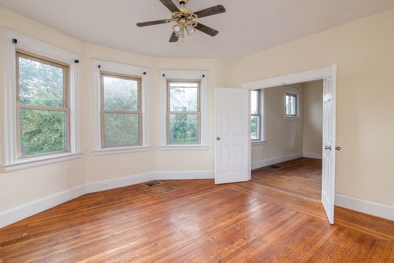 2322 Fairview Ave - Photo 6 of 21