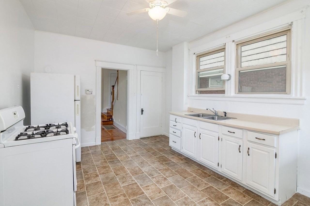 2322 Fairview Ave - Photo 7 of 21