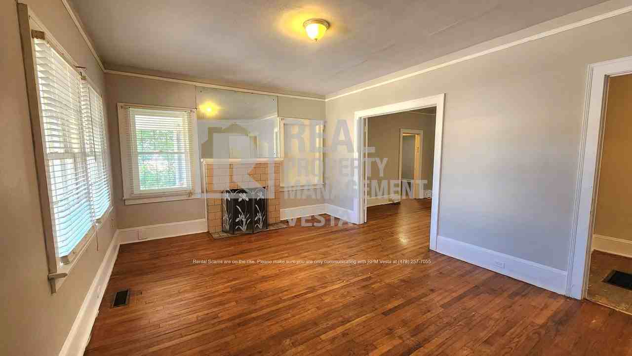 1420 Oakland Ave - Photo 2 of 14