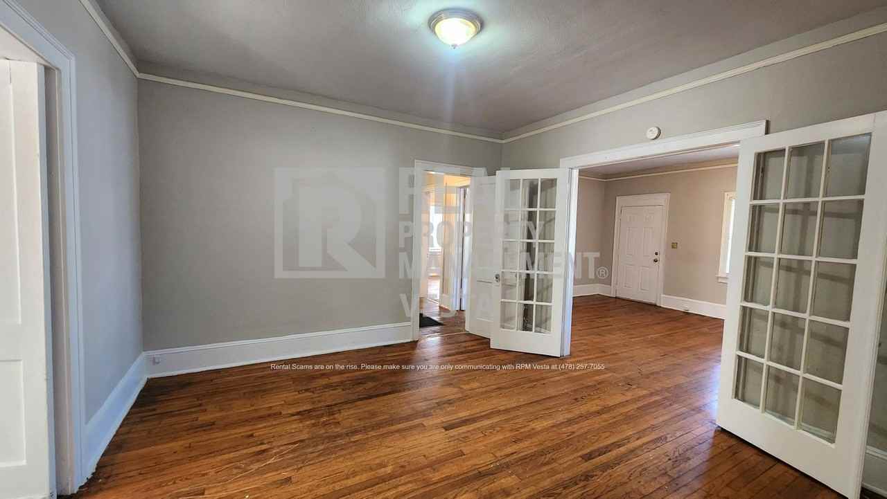 1420 Oakland Ave - Photo 3 of 14