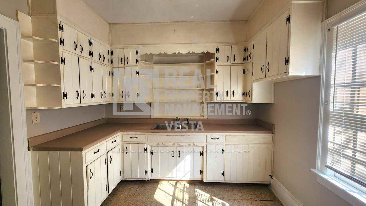 1420 Oakland Ave - Photo 4 of 14