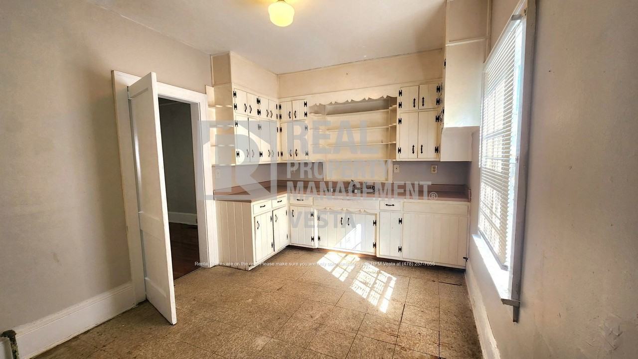 1420 Oakland Ave - Photo 5 of 14