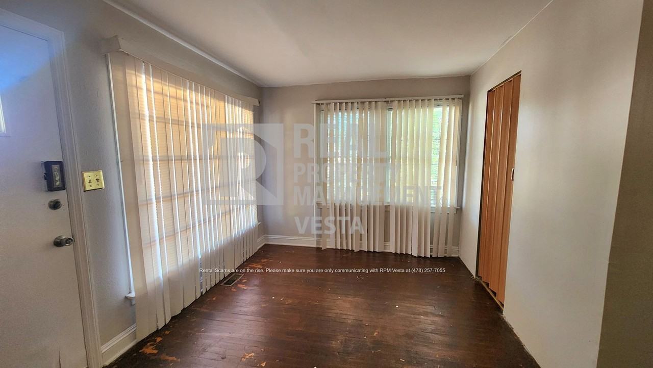 1420 Oakland Ave - Photo 7 of 14