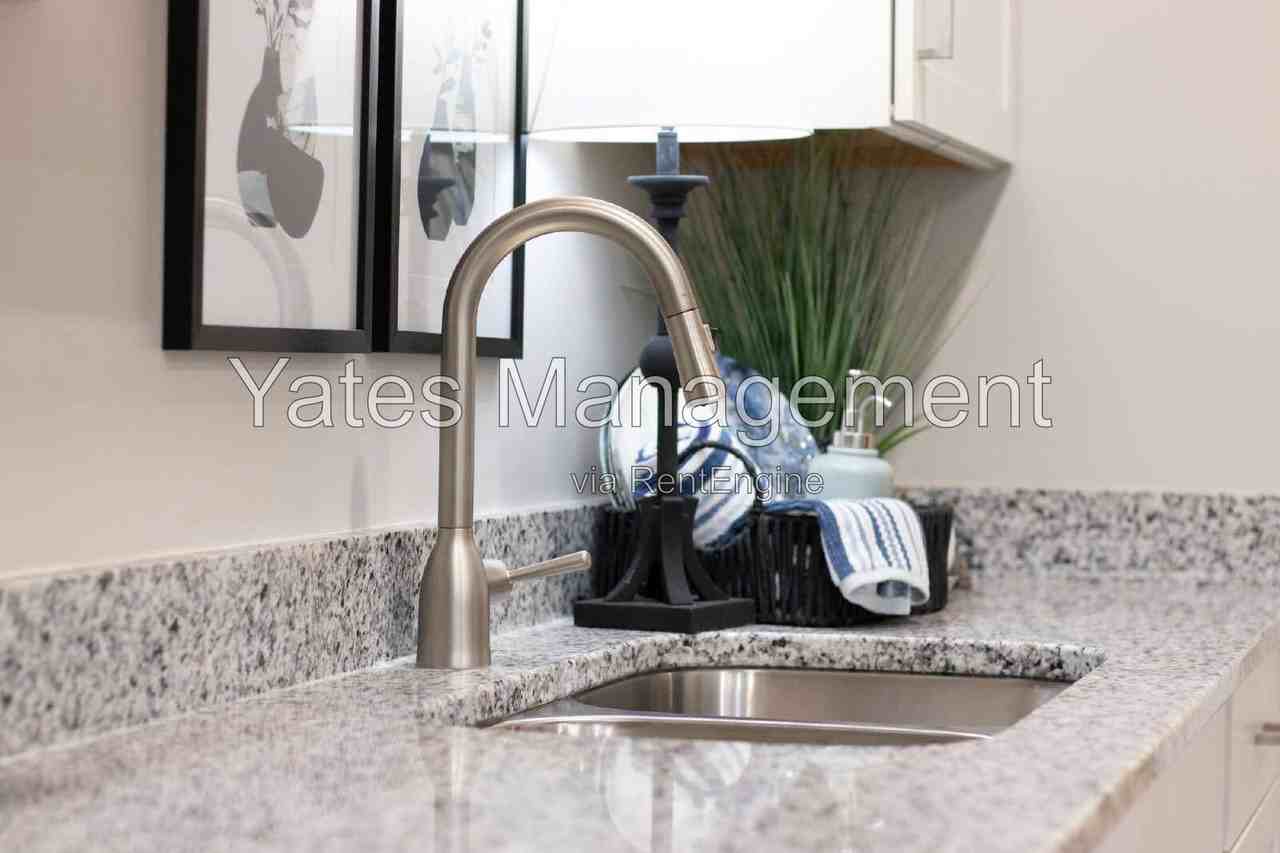411 W Mcpherson Ave #306 - Photo 5 of 41