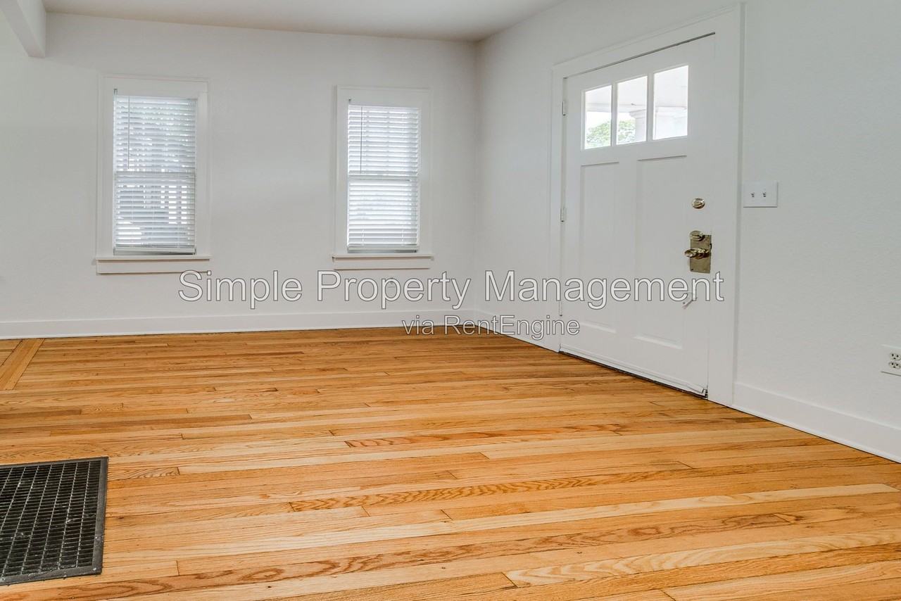 2220 Nw 22nd St #1 - Photo 5 of 21