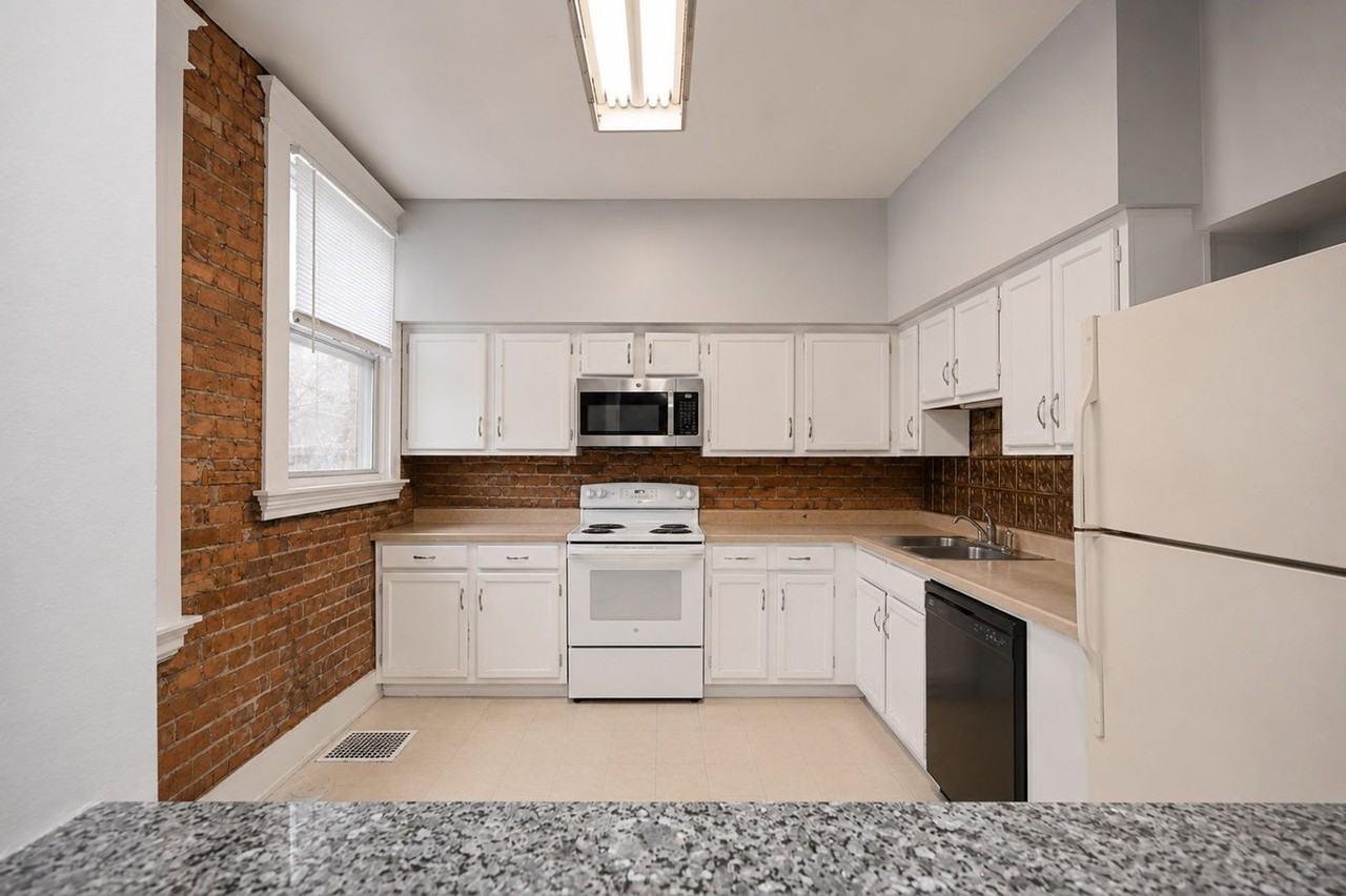 2369 Flora St - Photo 2 of 39