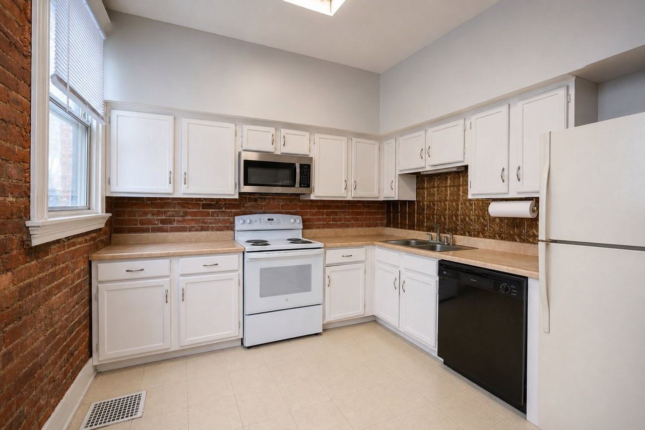 2369 Flora St - Photo 3 of 39