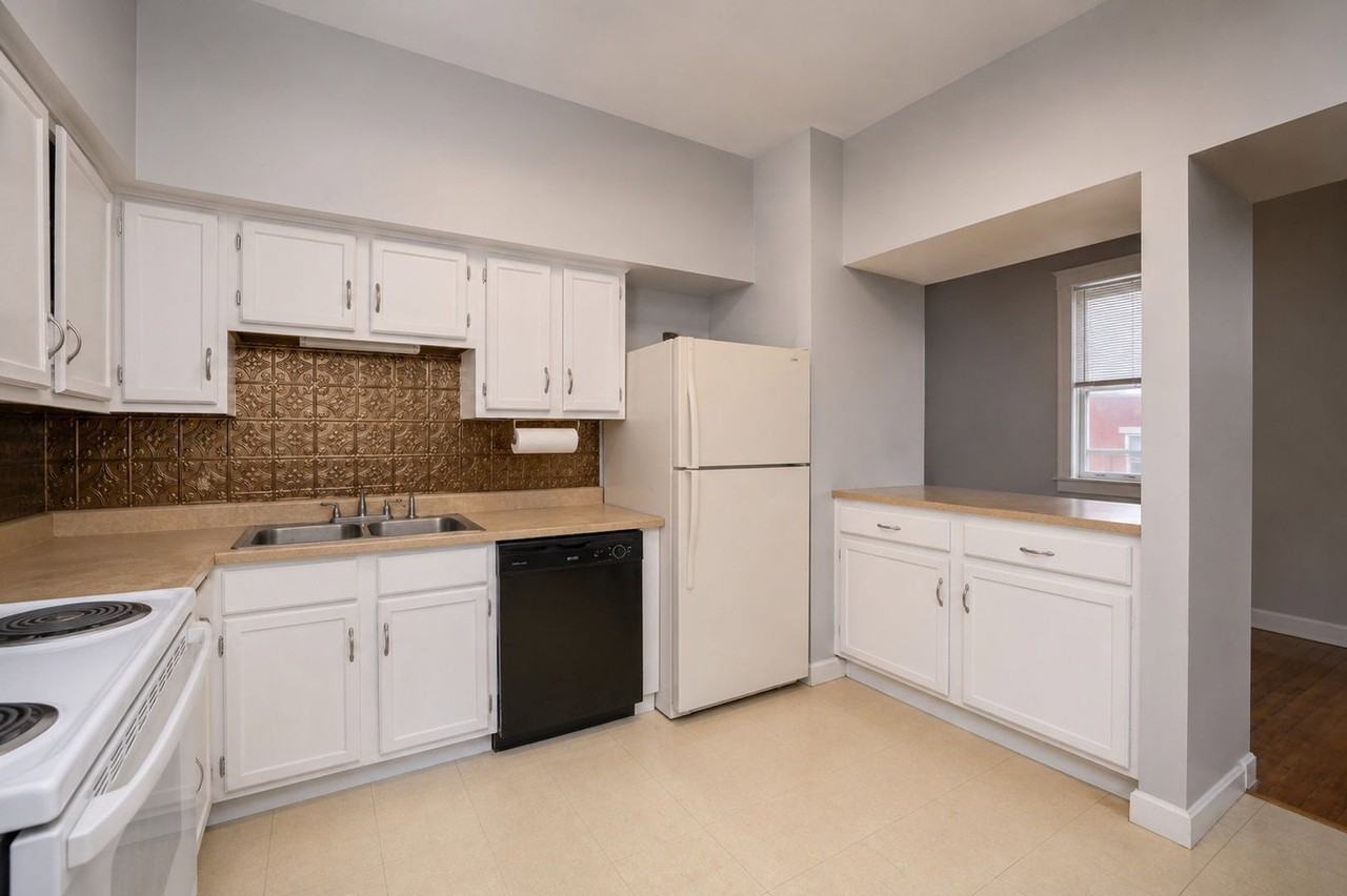 2369 Flora St - Photo 4 of 39