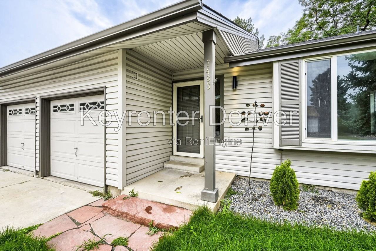 7483 Benton St - Photo 3 of 23