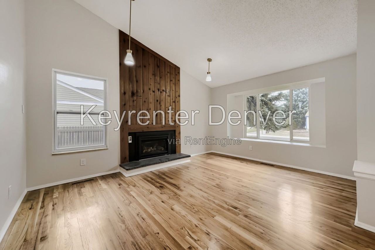 7483 Benton St - Photo 4 of 23