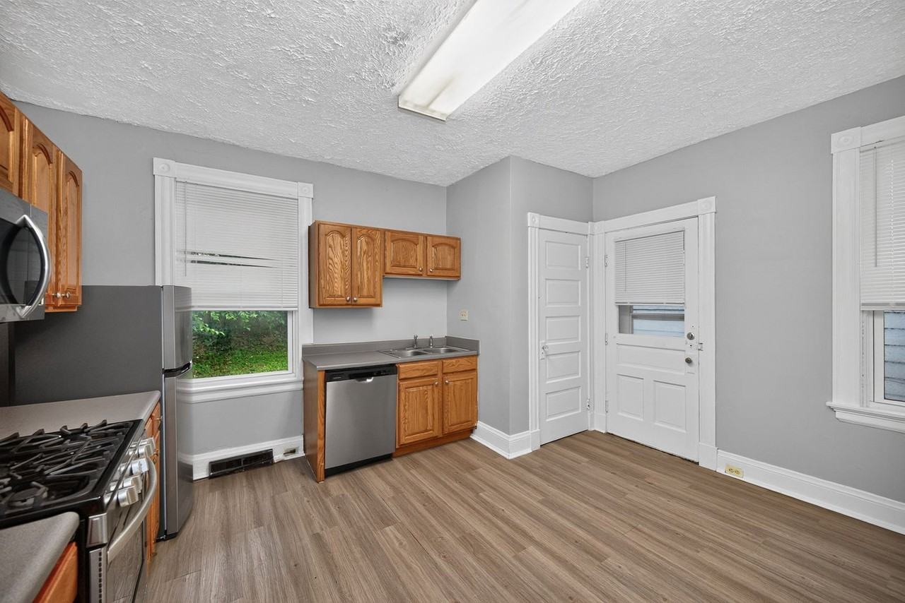 2544 Vestry Ave - Photo 5 of 29