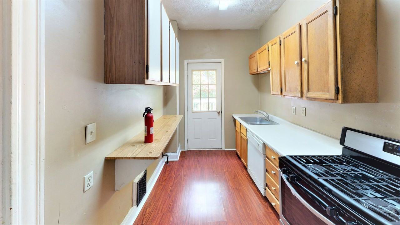 168 Warner St - Photo 5 of 13