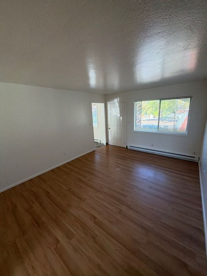 280 Se Orchard Ave #10 - Photo 2 of 12