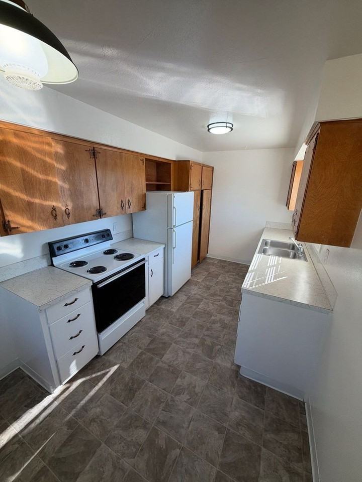 280 Se Orchard Ave #10 - Photo 5 of 12