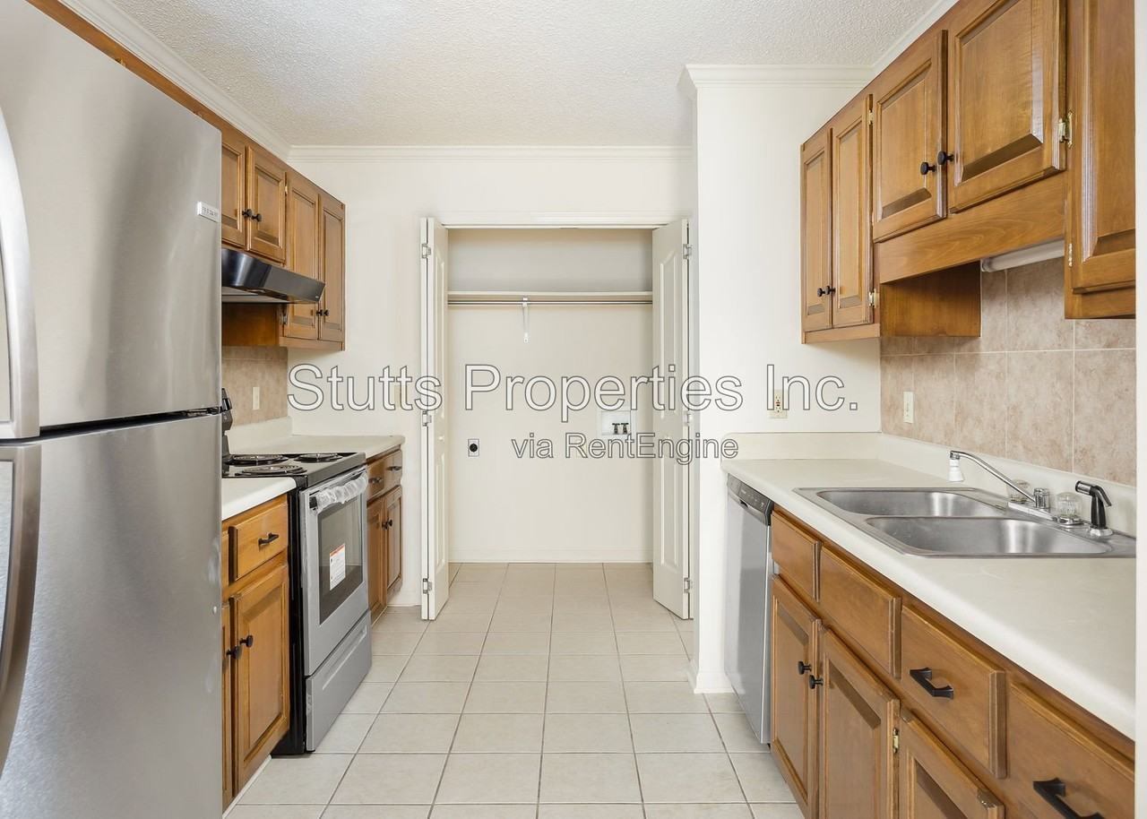 2424 Roberts Ln #B17 - Photo 3 of 18