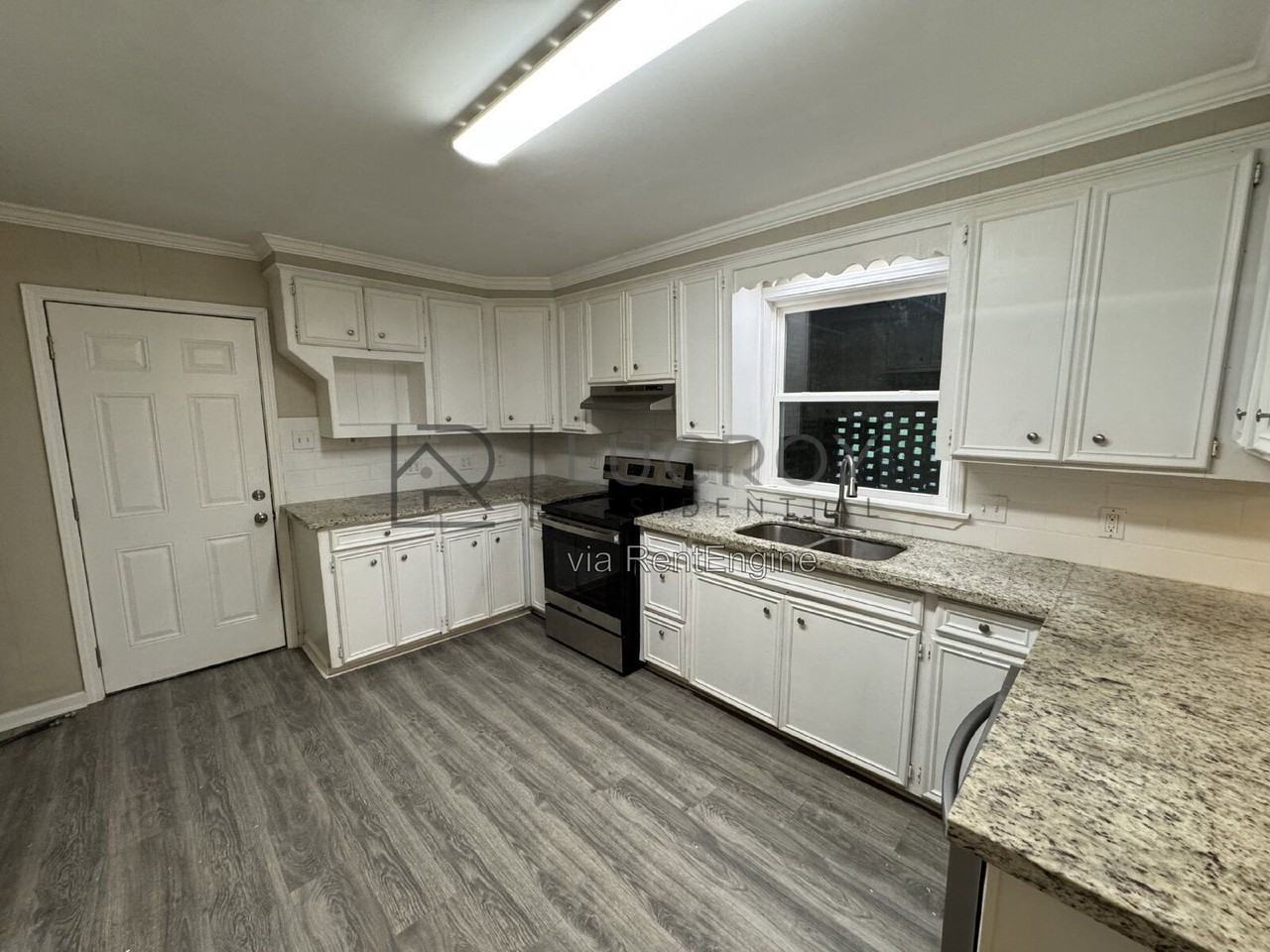 2653 Shannon St - Photo 3 of 7