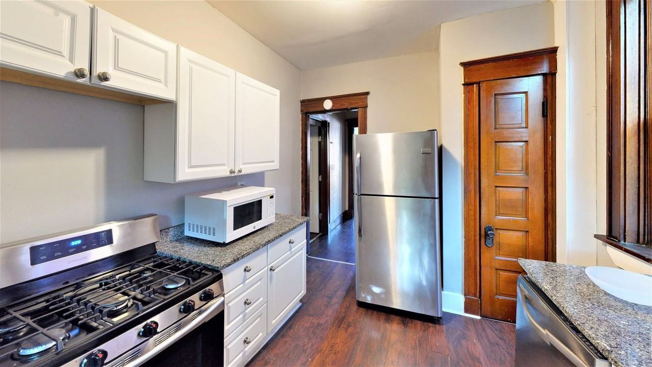 2354 Stratford Ave - Photo 3 of 15