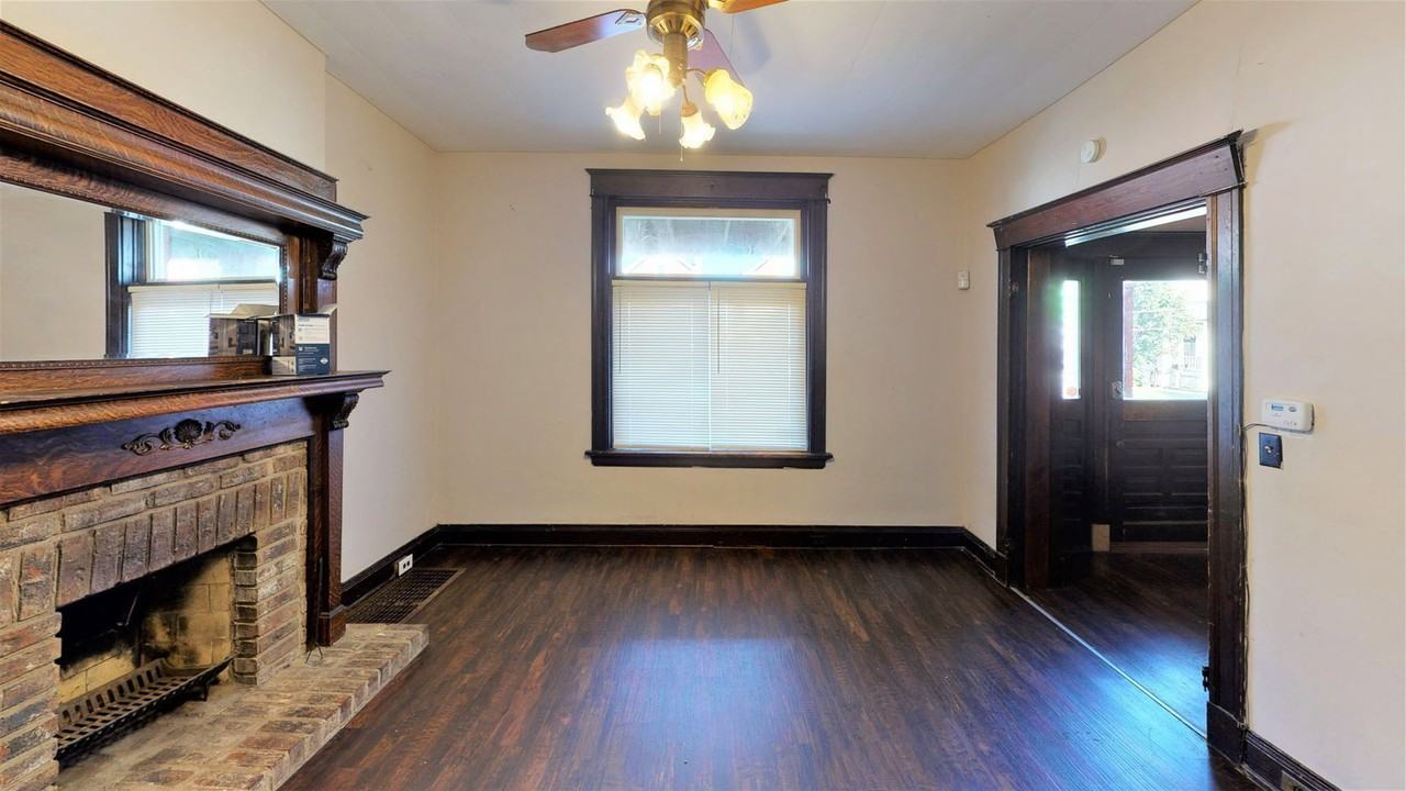 2354 Stratford Ave - Photo 4 of 15