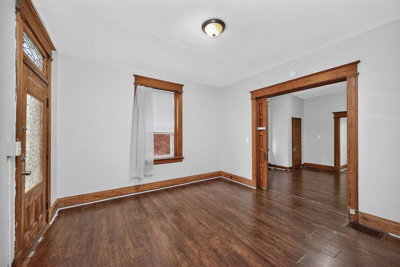 2349 Stratford Ave - Photo 4 of 33