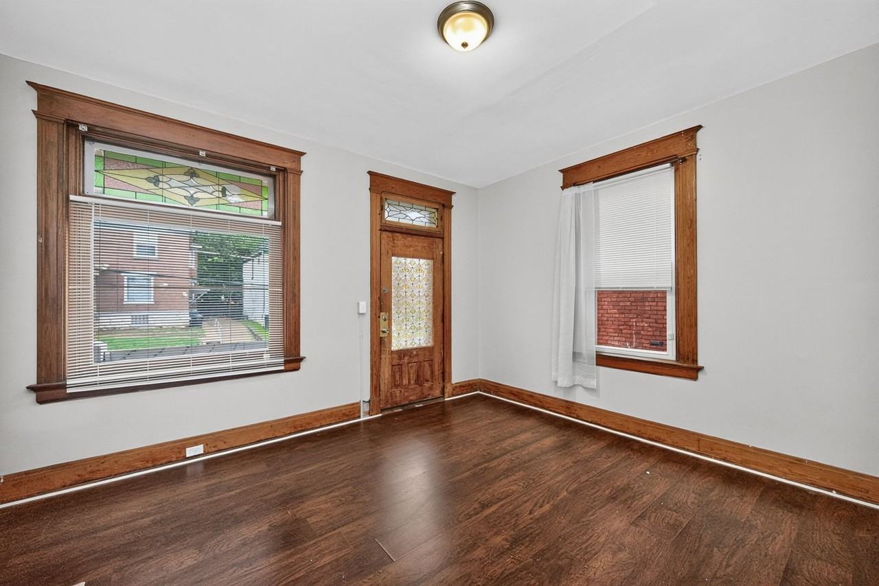 2349 Stratford Ave - Photo 5 of 33
