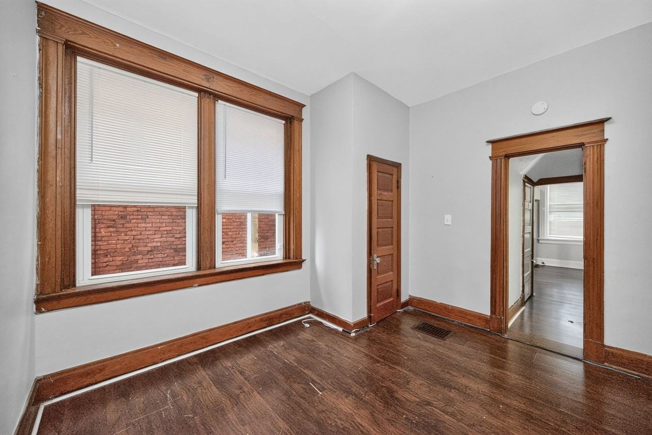2349 Stratford Ave - Photo 6 of 33