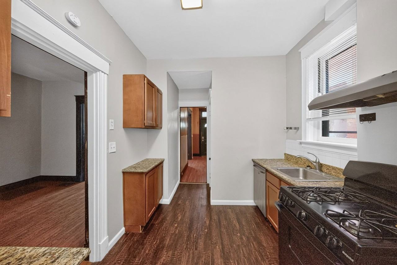 2358 Stratford Ave - Photo 3 of 34