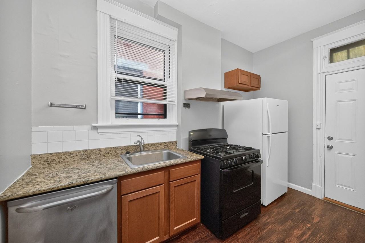2358 Stratford Ave - Photo 5 of 34