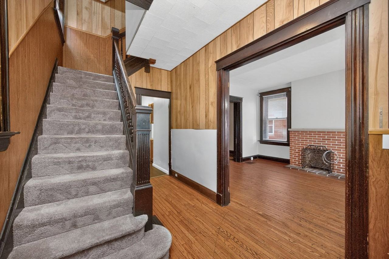 2358 Stratford Ave - Photo 6 of 34