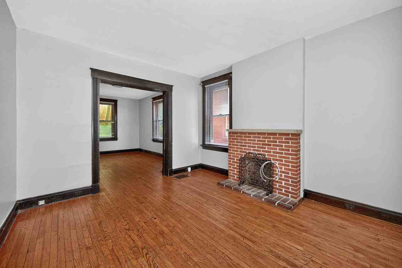 2358 Stratford Ave - Photo 7 of 34