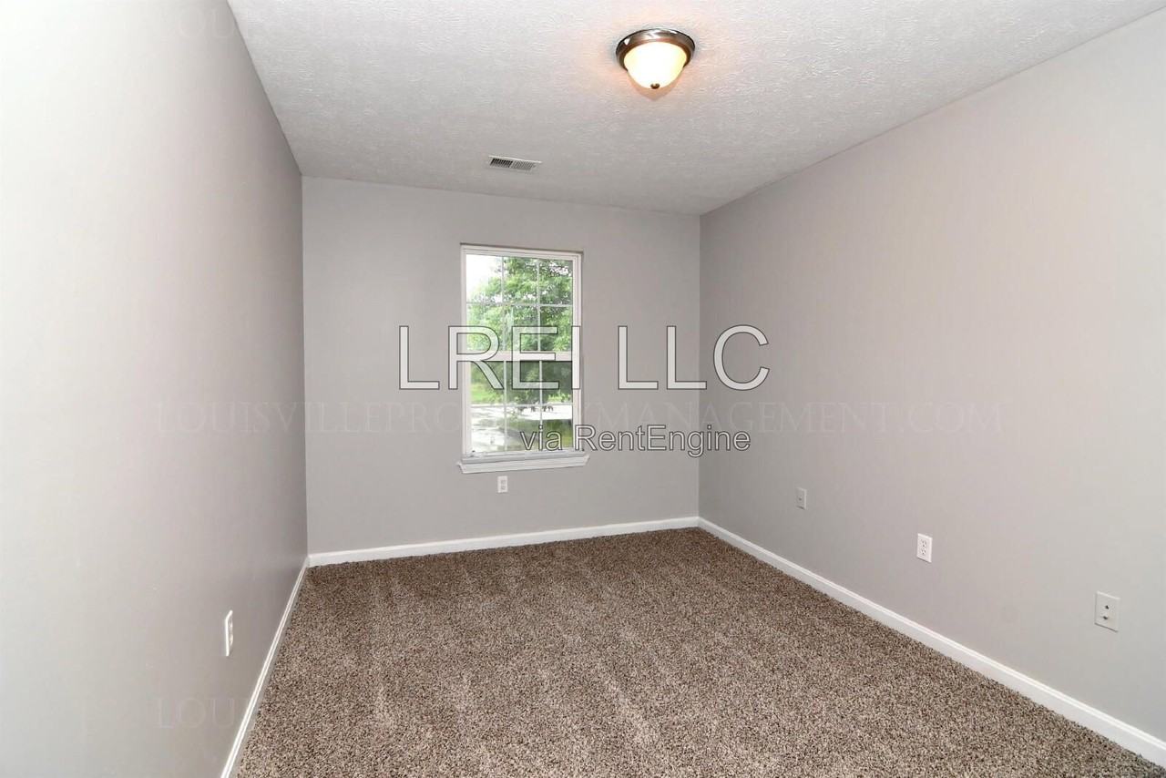 302 Keeneland Dr #1B - Photo 5 of 19