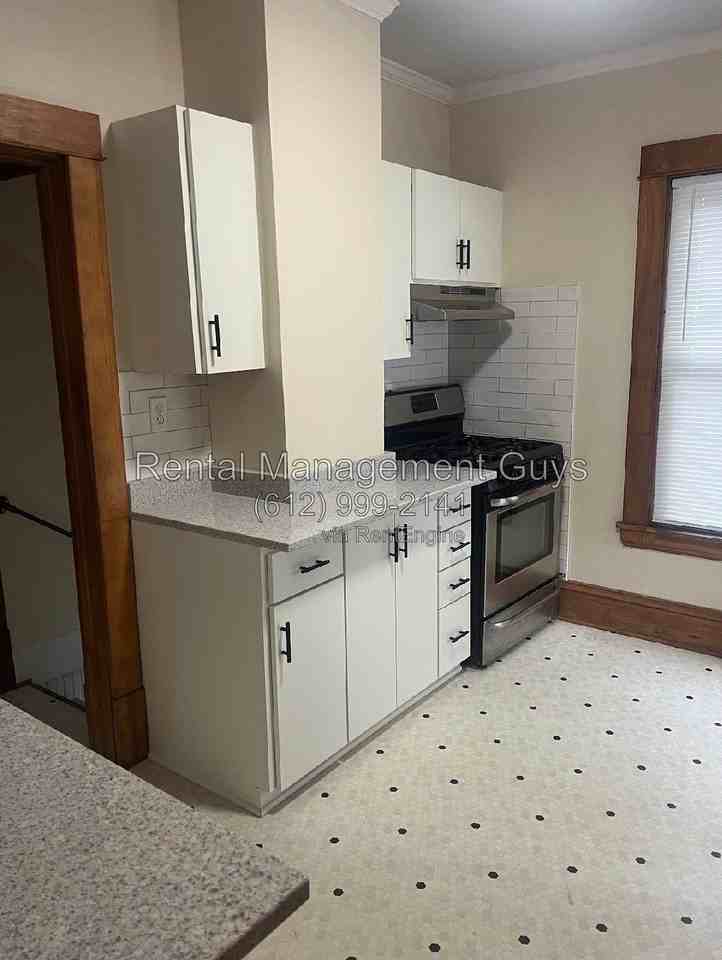 2035 Laurel Ave - Photo 3 of 17