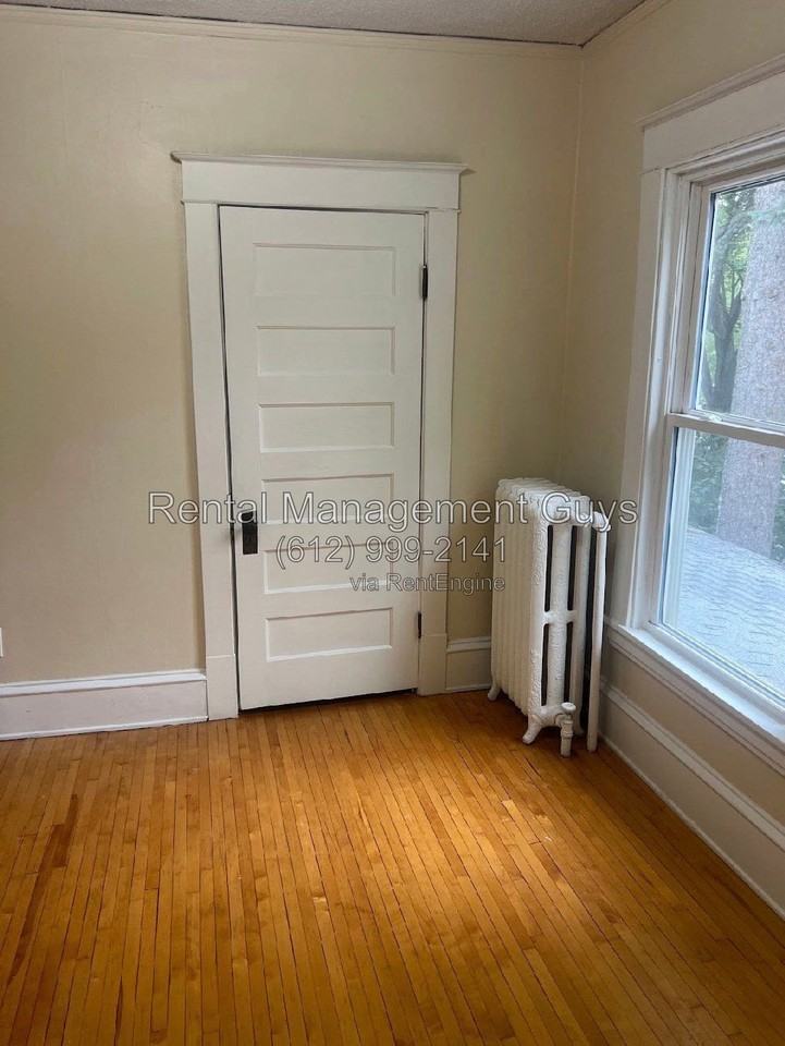 2035 Laurel Ave - Photo 4 of 17