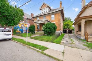 featured image of 305 W Mcmillan St