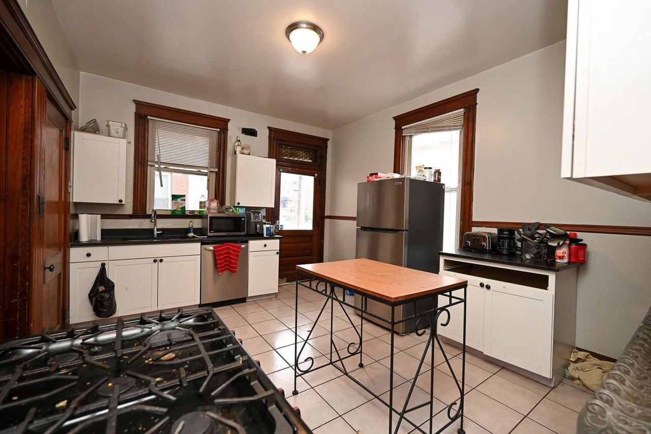 305 W Mcmillan St - Photo 5 of 50