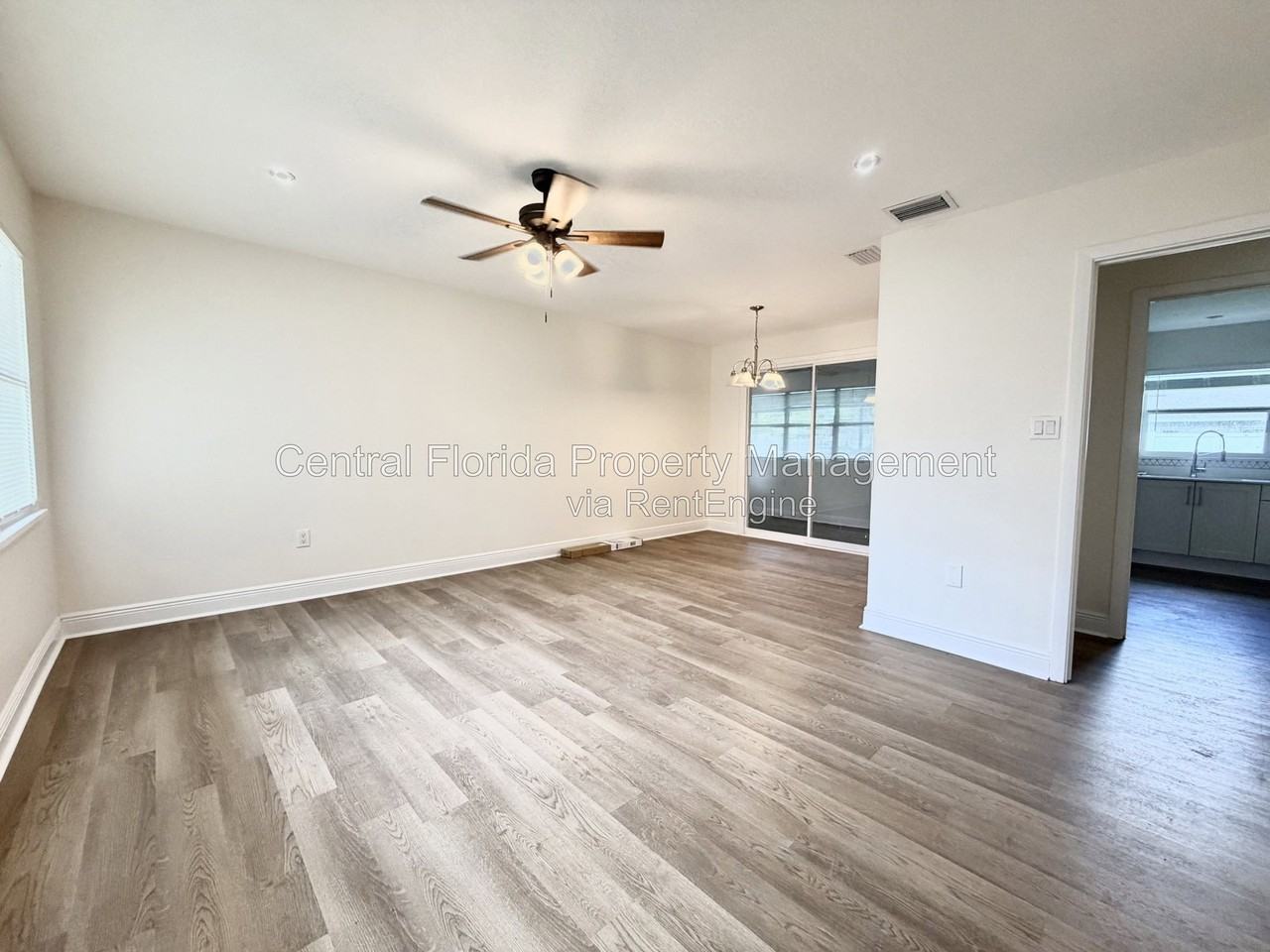 5561 Lido St - Photo 3 of 14
